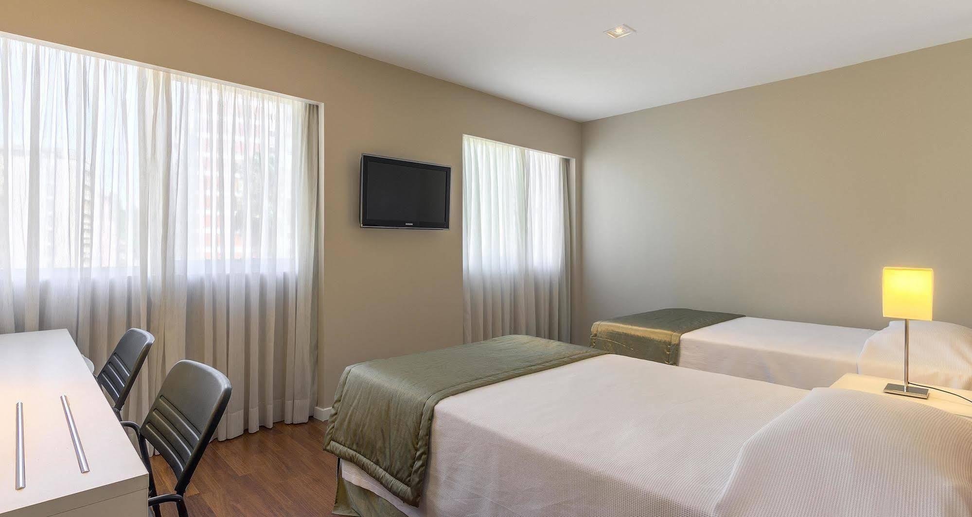 Hotel Nacional Inn Porto Alegre - Proximo Ao Complexo Hospitalar Santa Casa E Ufrgs Bagian luar foto